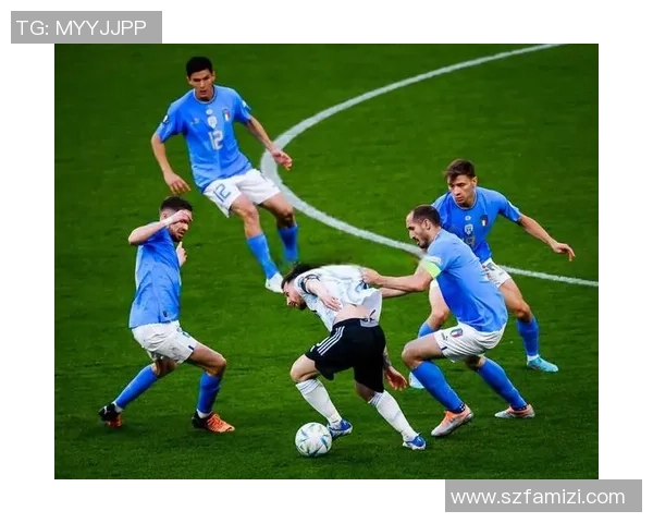 足球明星精彩瞬间高清图集展现球场风采与激情时刻